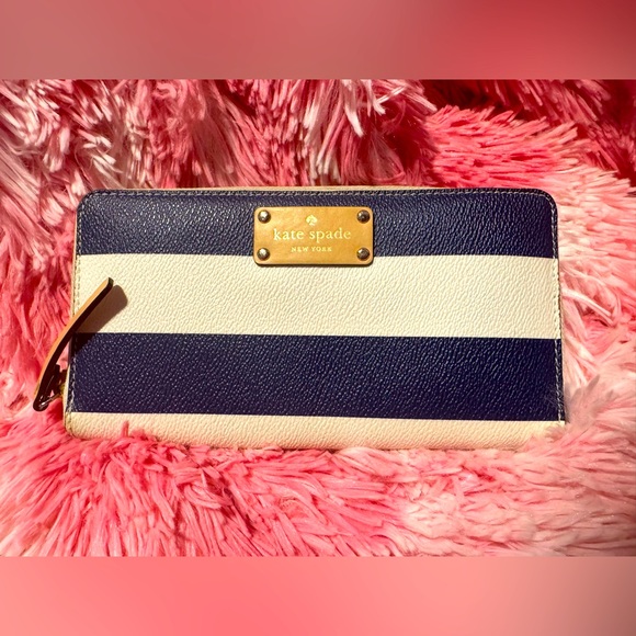 kate spade Handbags - Kate Spade New York Cedar Street Lacey Wallet